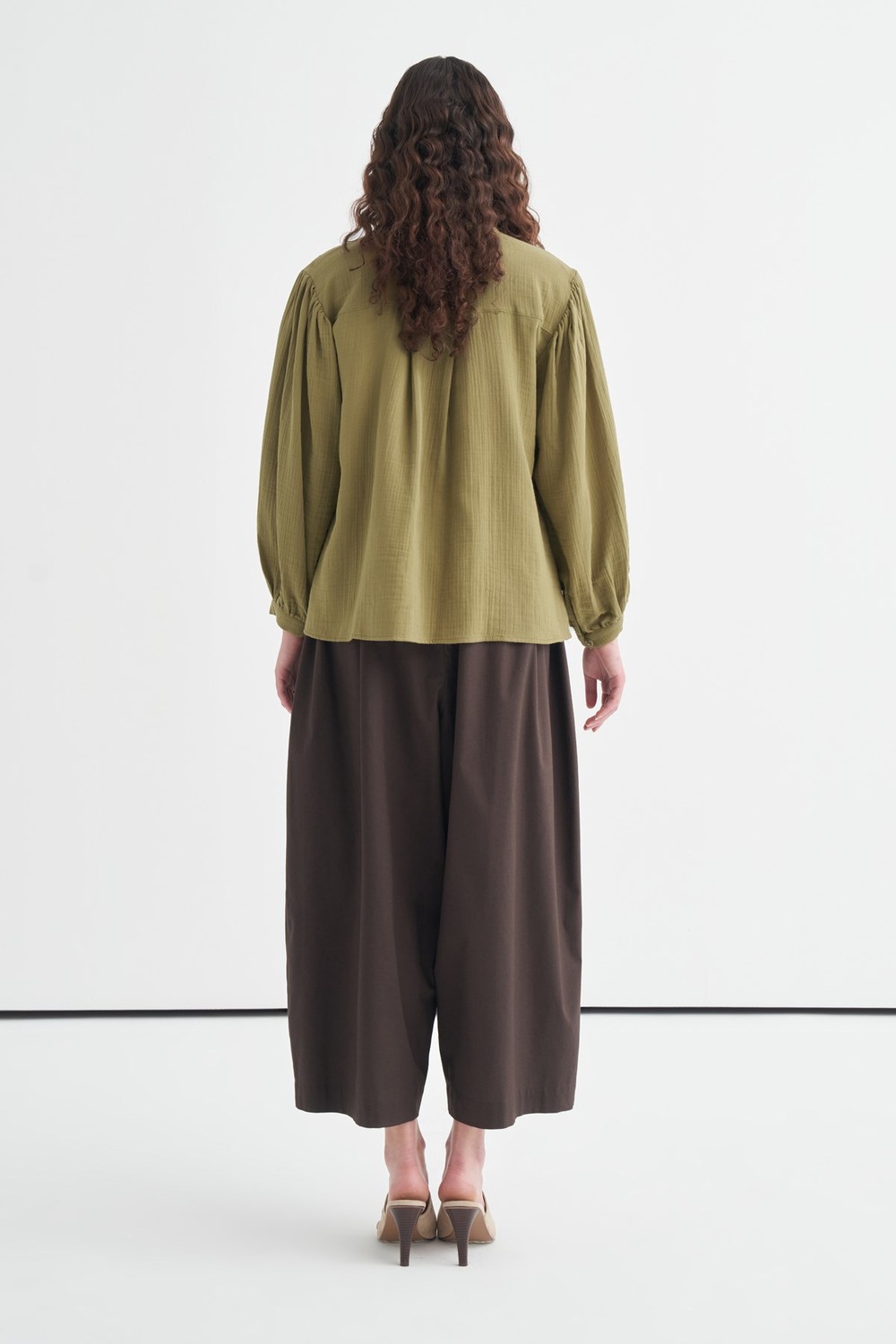 Mandarin Collar Gathered Muslin Shirt Olive
