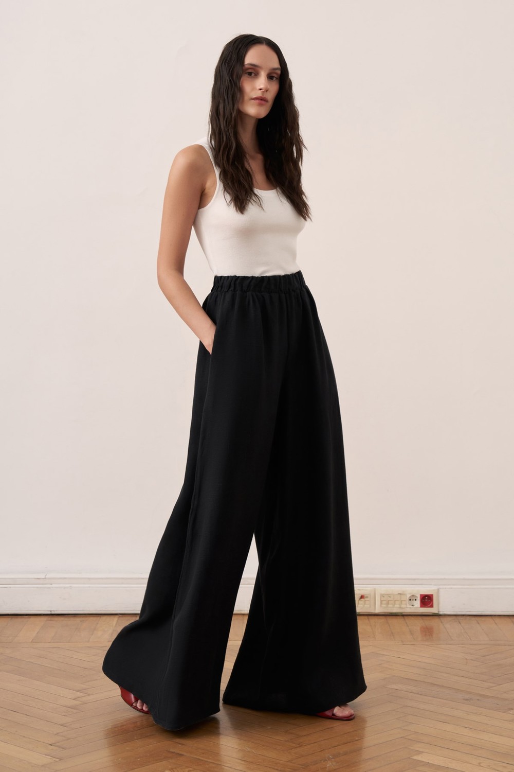 Rua Elastic Waist Linen Trousers Black