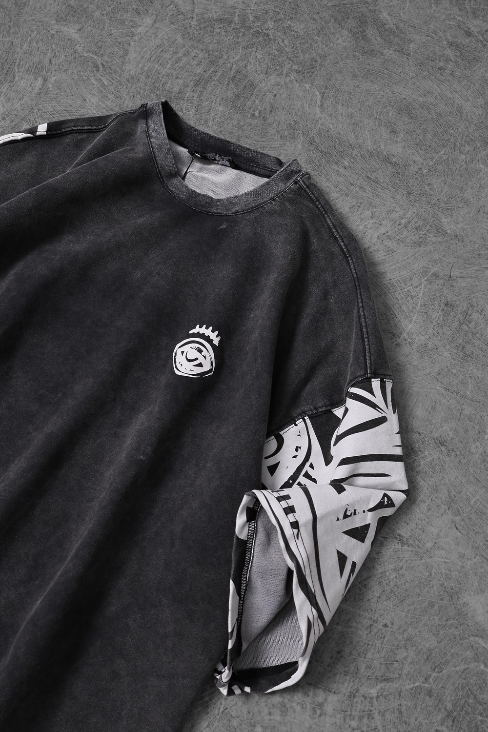 Erkek Antrasit Abstract Özel Yıkamalı Kumaş Oversize Tshirt