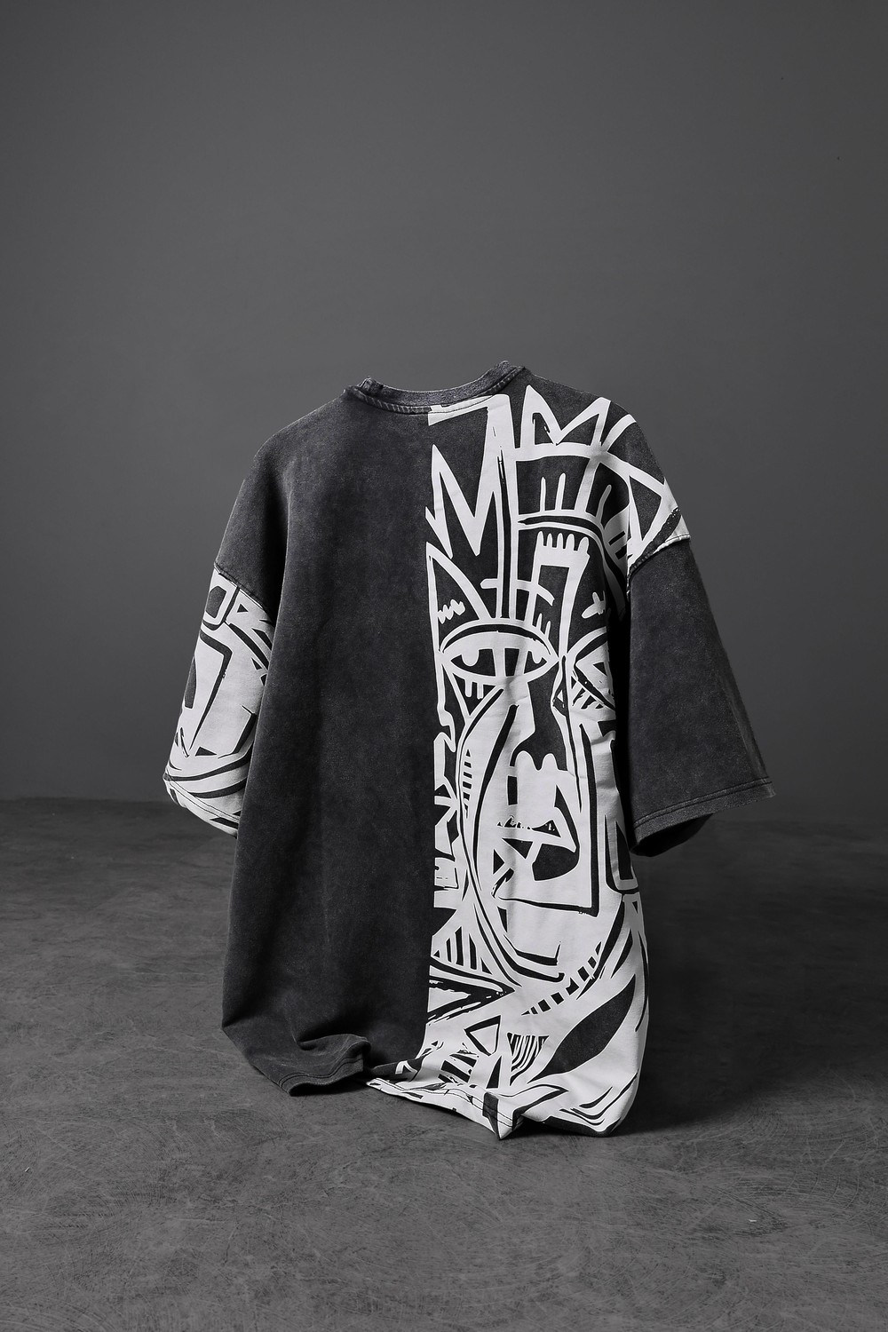 Erkek Antrasit Abstract Özel Yıkamalı Kumaş Oversize Tshirt