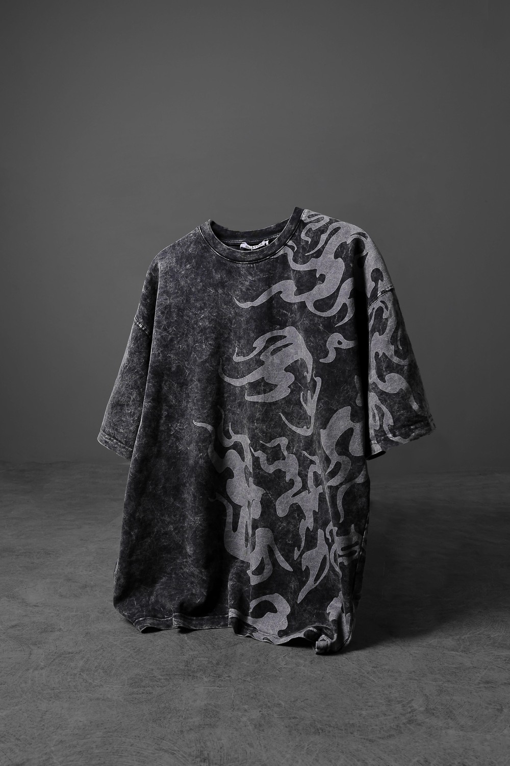 Erkek Antrasit Yazılı Yan Baskı Özel Yıkamalı Kumaş Oversize Tshirt