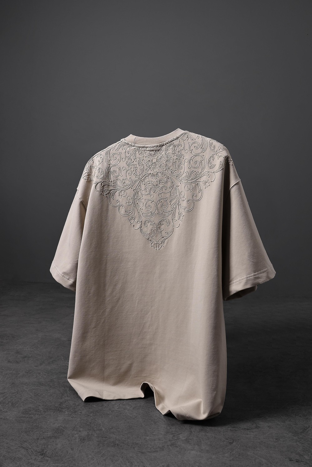 Erkek Bej Goodly Yaka Nakışlı Tona Ton Oversize Tshirt