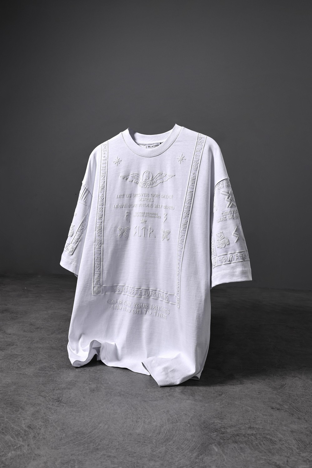 Erkek Beyaz Kabartma Baskı Oversize Tshirt