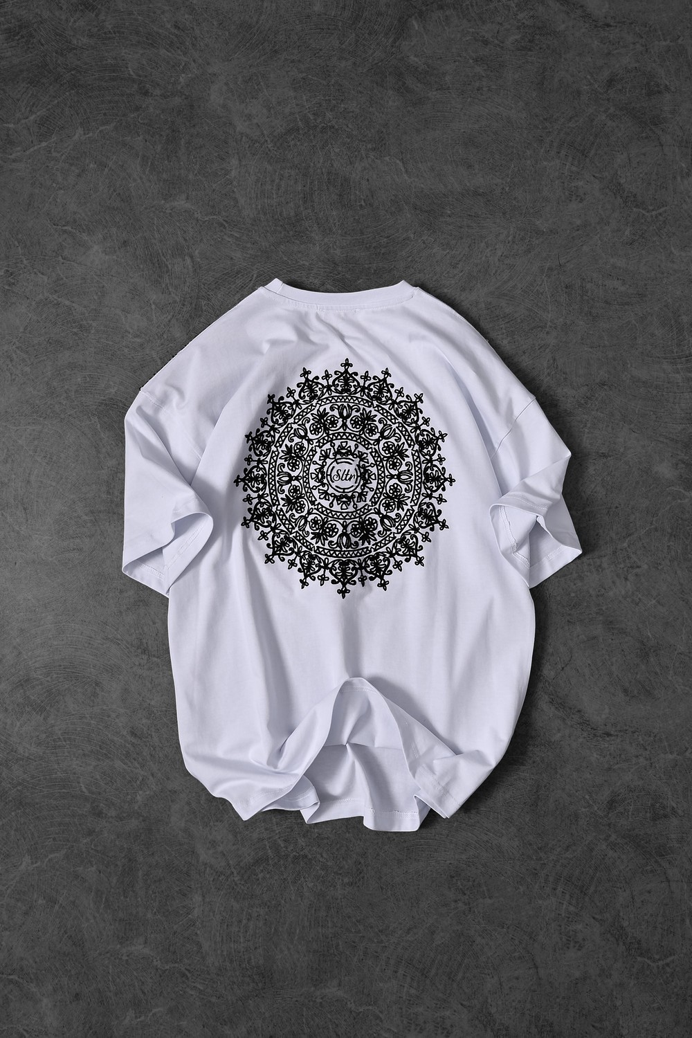 Erkek Beyaz Omuz ve Sırt Nakışlı Oversize Tshirt