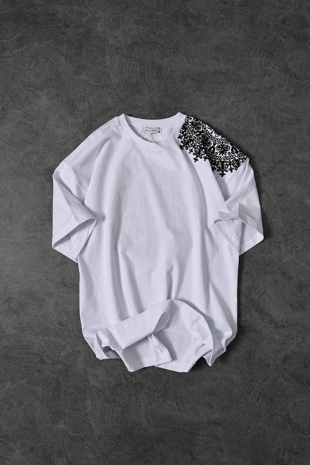 Erkek Beyaz Omuz ve Sırt Nakışlı Oversize Tshirt