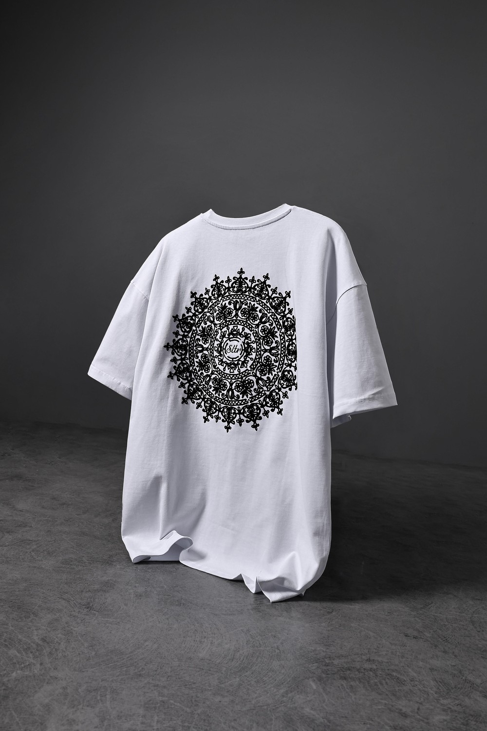Erkek Beyaz Omuz ve Sırt Nakışlı Oversize Tshirt