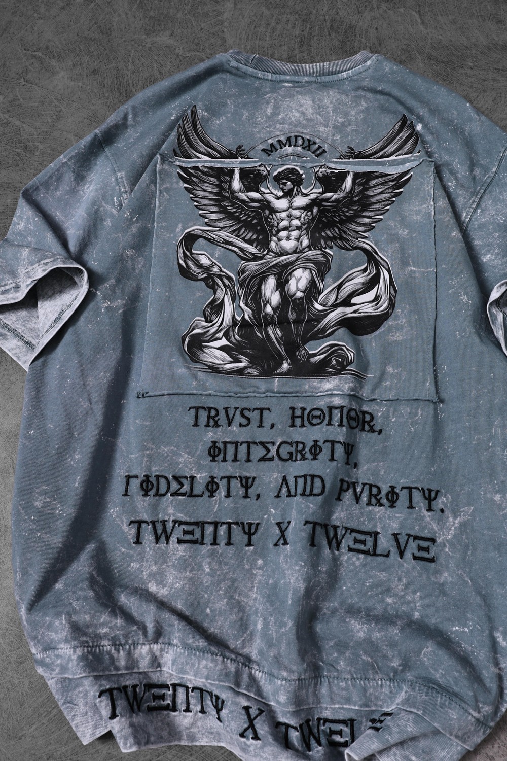 Erkek Mavi Antik Desen Patchli Nakışlı Yıkamalı Oversize Tshirt