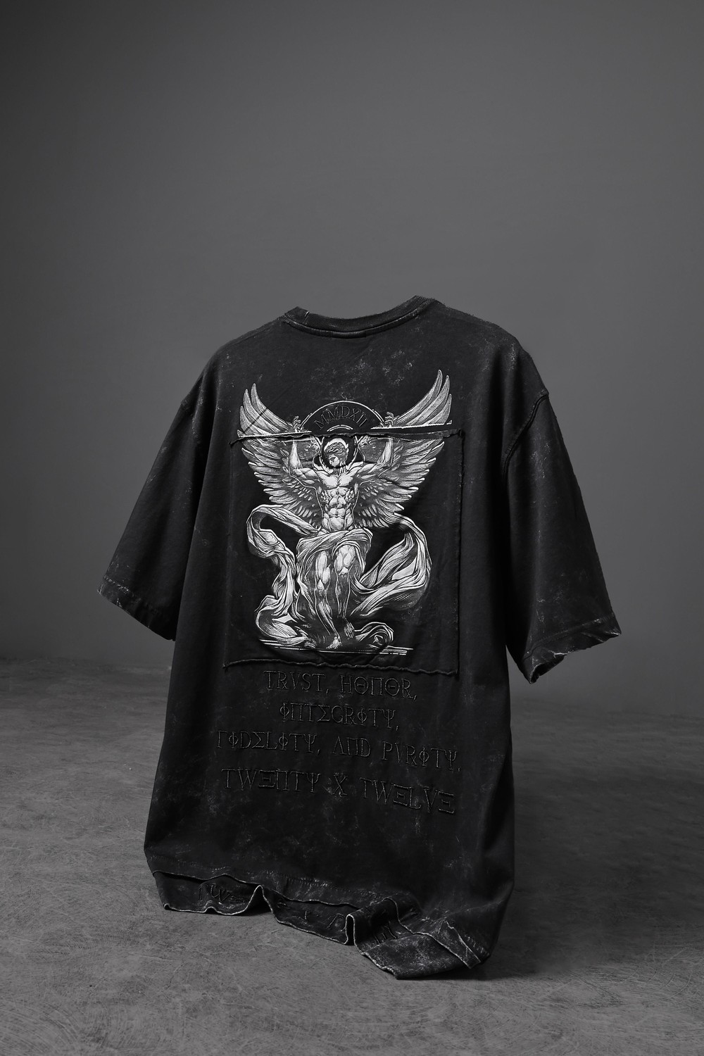 Erkek Siyah Antik Desen Patchli Nakışlı Yıkamalı Oversize Tshirt
