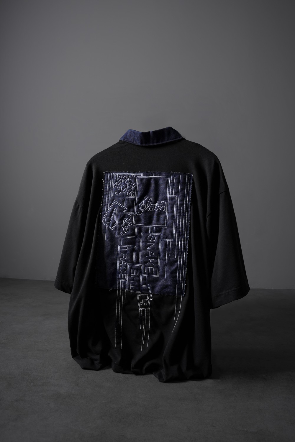 Erkek Siyah Bite Back Yaka Detay Box Fit Tshirt