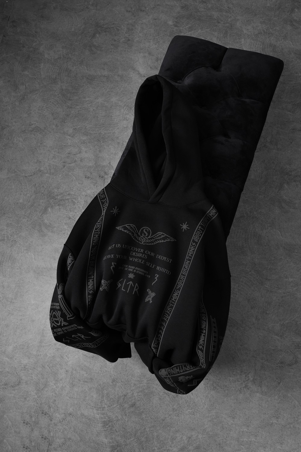 Erkek Siyah Kabartma Baskı Kapüşonlu Oversize Sweatshirt