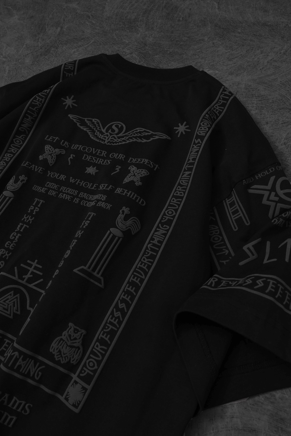Erkek Siyah Kabartma Baskı Oversize Tshirt