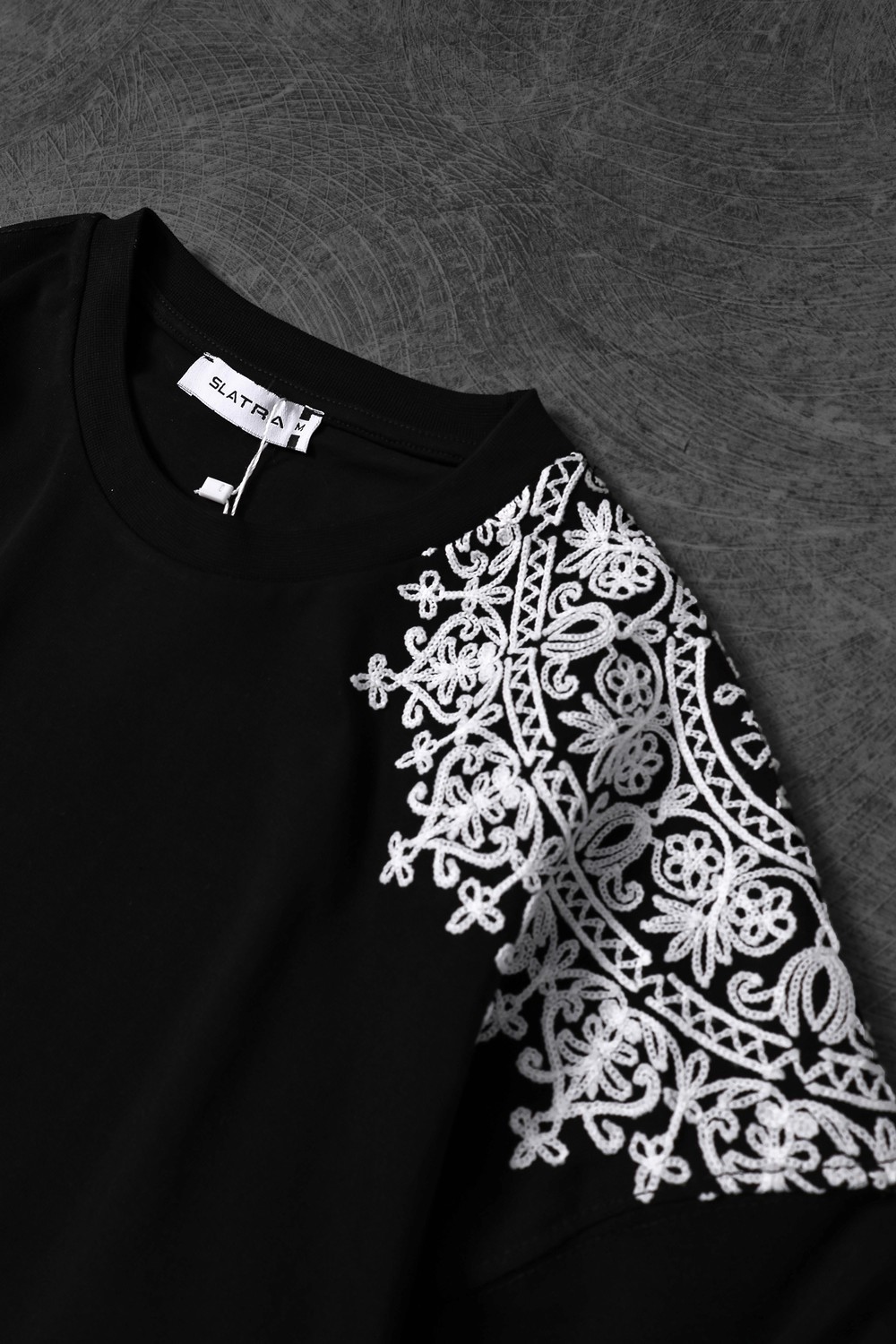 Erkek Siyah Omuz ve Sırt Nakışlı Oversize Tshirt