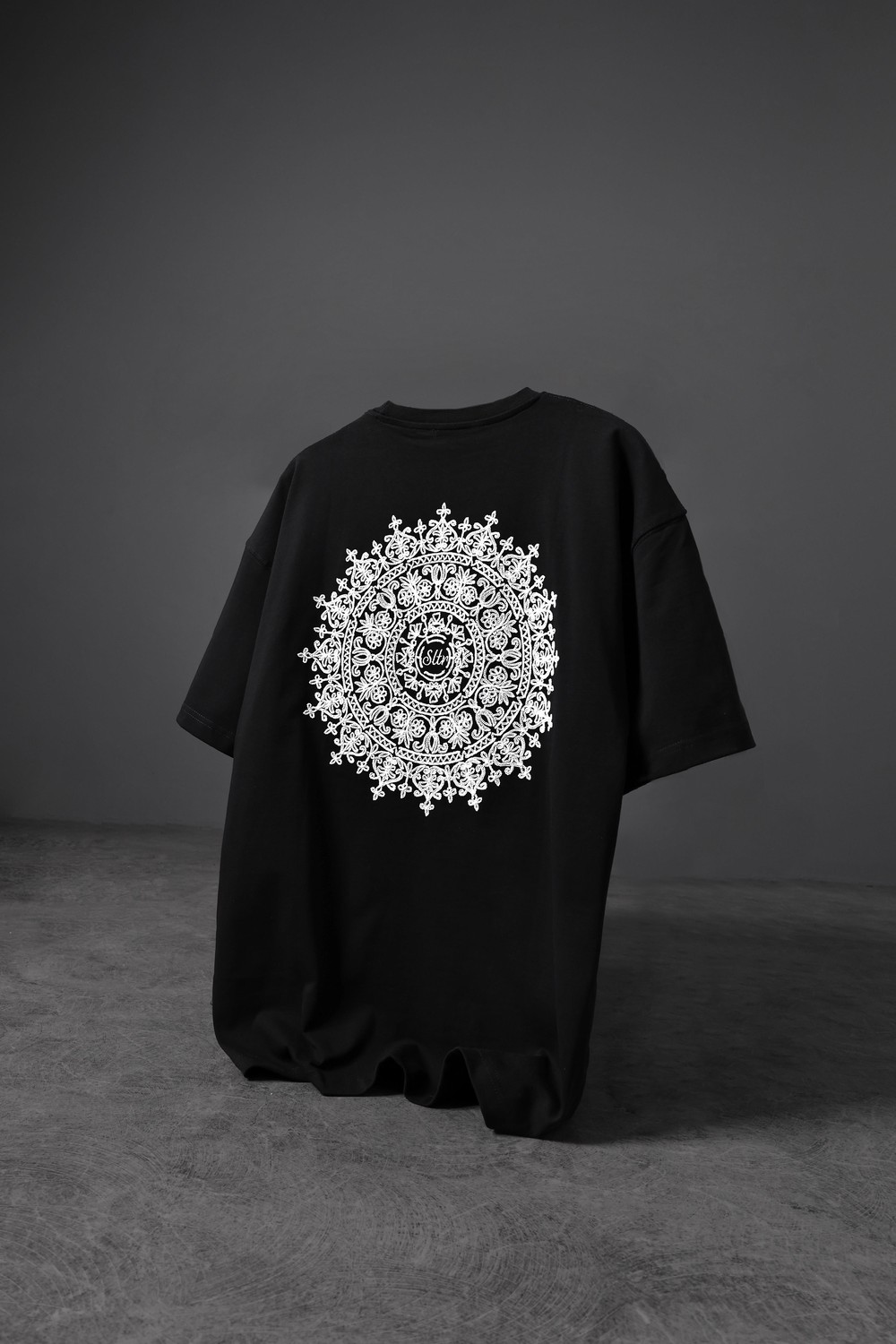 Erkek Siyah Omuz ve Sırt Nakışlı Oversize Tshirt