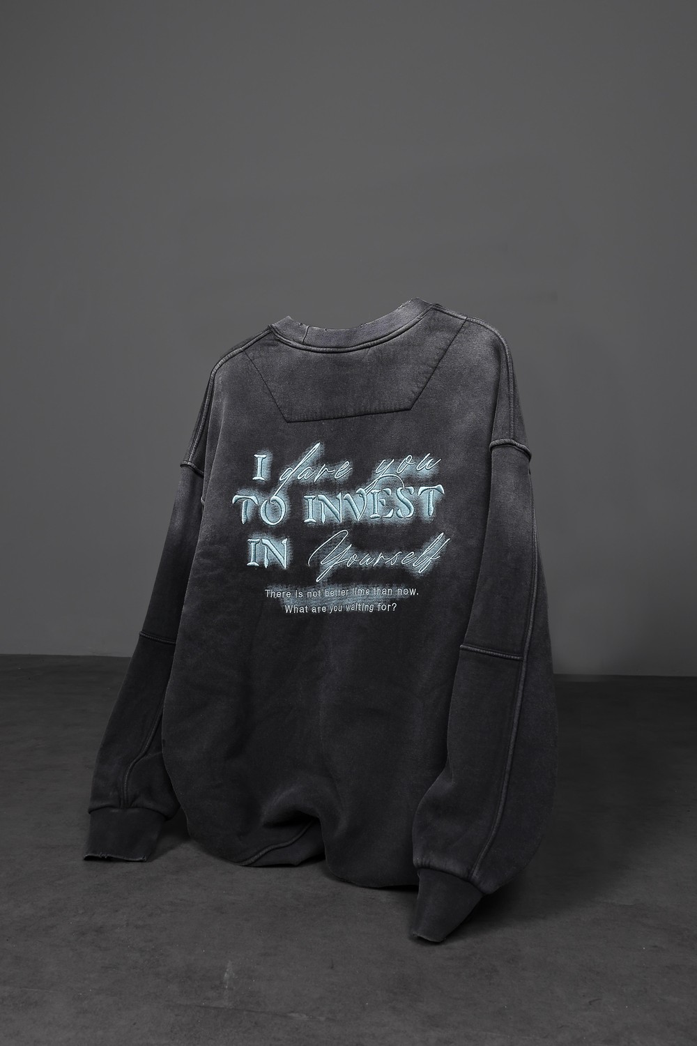 Erkek Siyah To İnvest Yıkamalı Nakışlı Oversize Sweatshirt