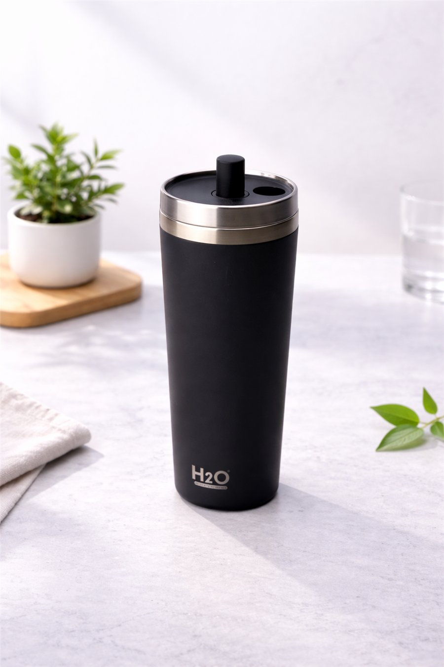 H2O Kapaklı Çelik Pipetli Termos Kupa 660 ml – Siyah