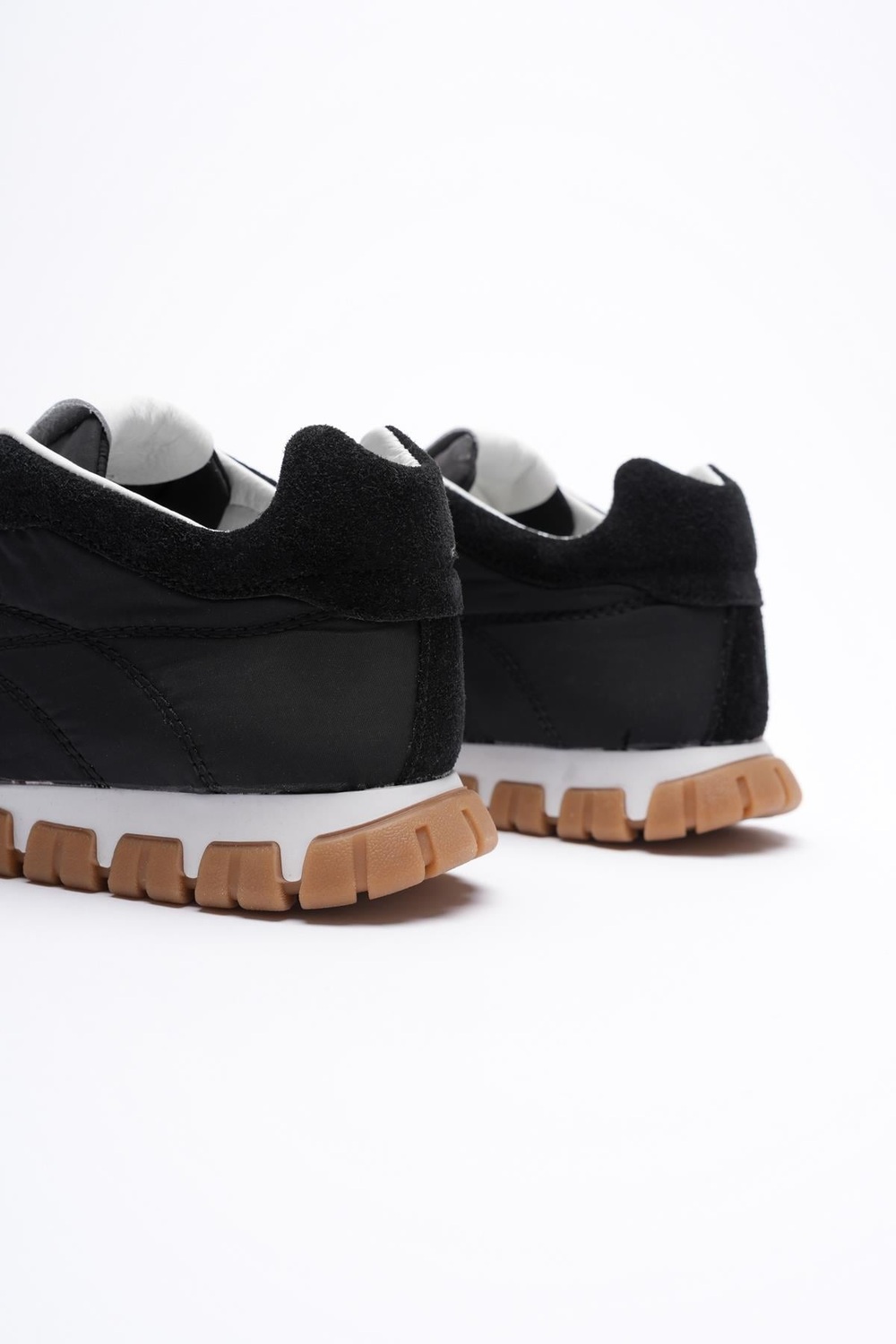 Kadın Hakiki Süet Bağcıklı Krep Tabanlı Anorak Detaylı Sneaker Siyah Minu