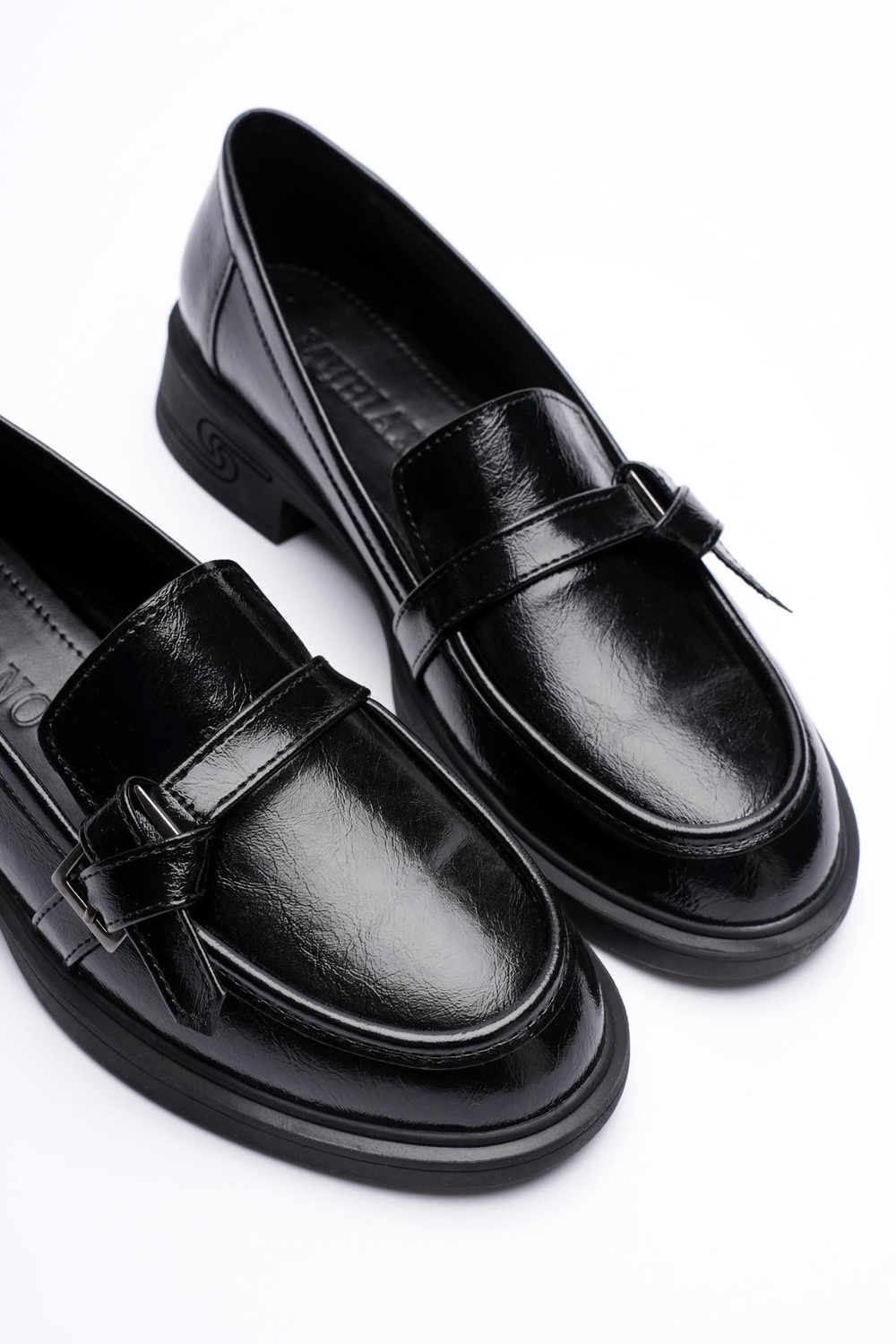 Kadın Rugan Loafer Platin Tokalı Siyah Elor