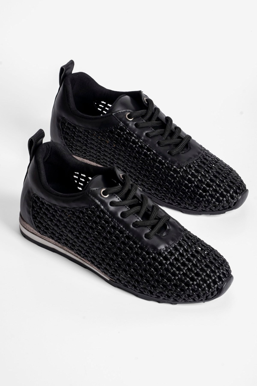 Kadın Sneaker Örgülü Gümüş Detaylı Bağcıklı Spor Ayakkabı Nessa Siyah