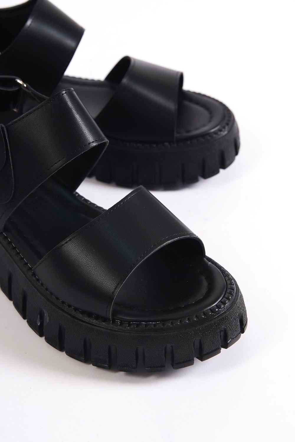 Mubiano 735-S Kalın Tırtık Tabanlı Siyah Gladyatör Platform  Sandalet