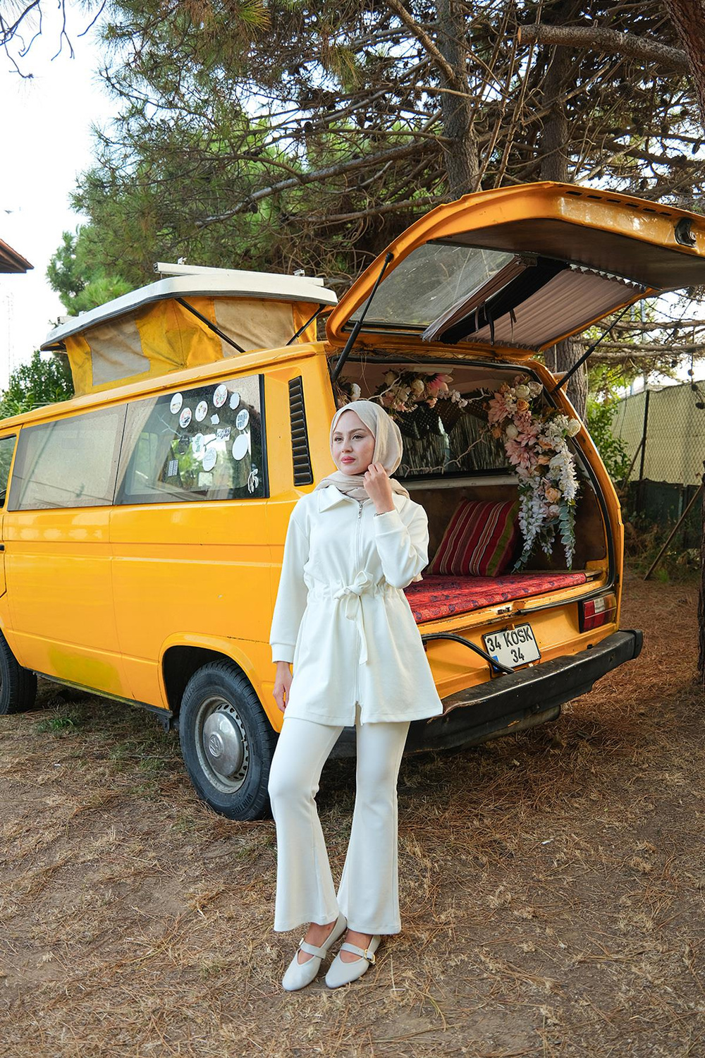 Bel Bağlamalı Takım Beyaz