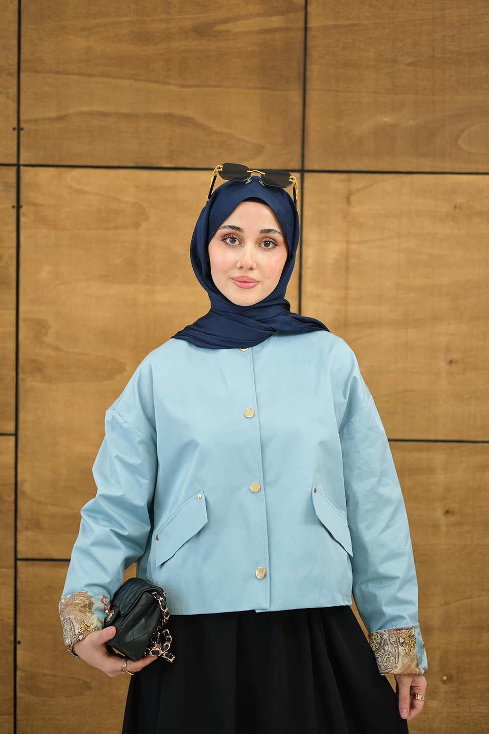 Bisiklet Yaka Astarı Desenli Çıtçıtlı Regular Gabardin Kısa Trenç Mavi