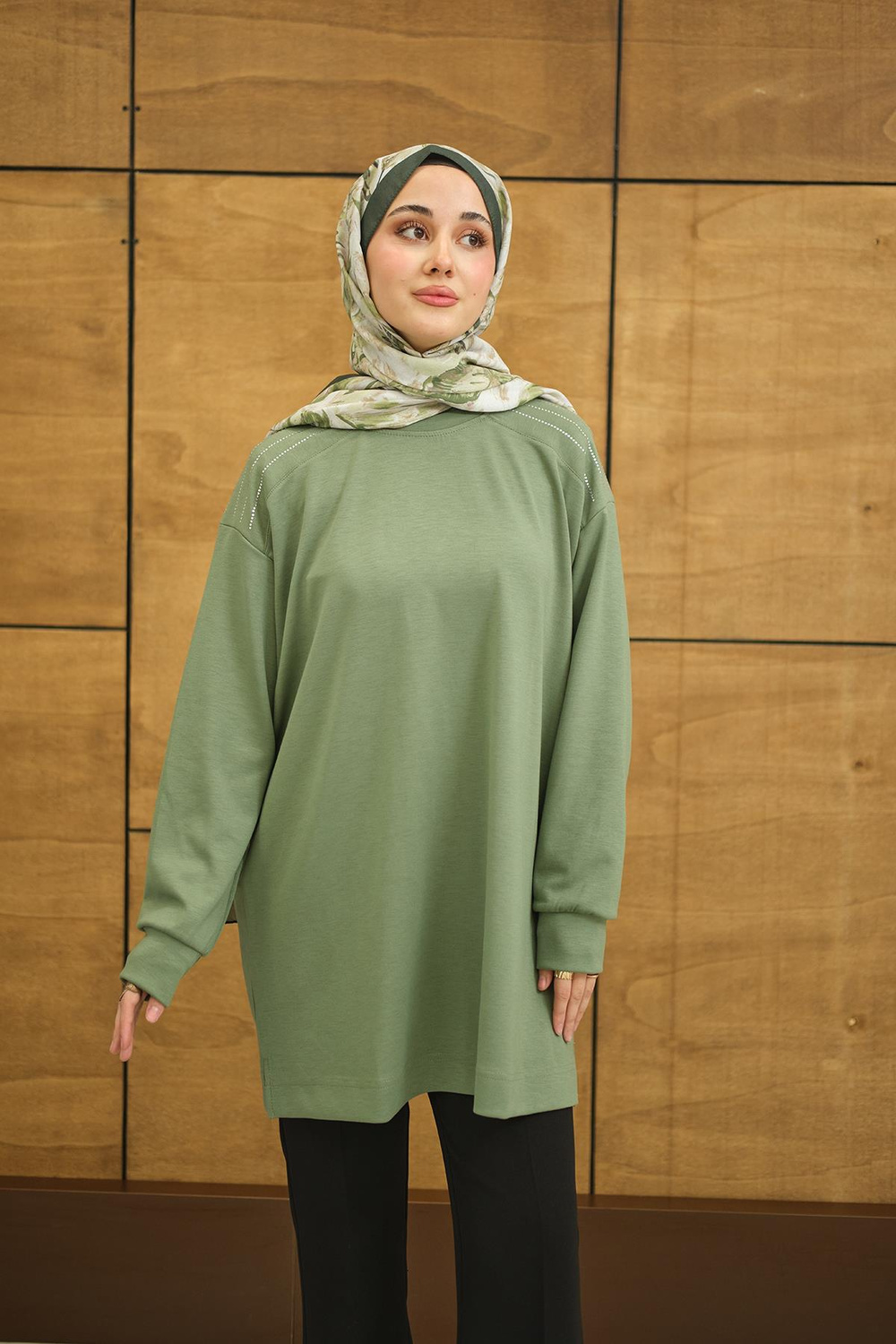 Bisiklet Yaka Omuz Taş Detay Regular Viskon Tunik Yeşil