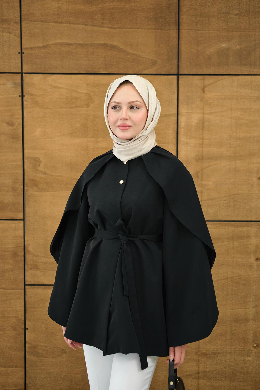 Bisiklet Yaka Pelerin Detay Geniş Kollu Çıtçıtlı Astarlı Regular Gabardin Trenç Siyah