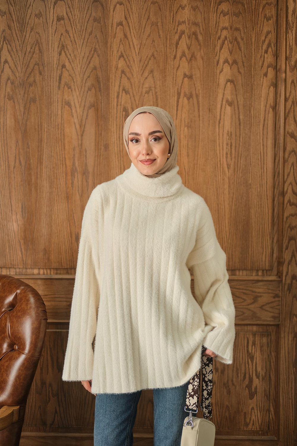 Boğazlı Peluş Triko Hırka Ekru