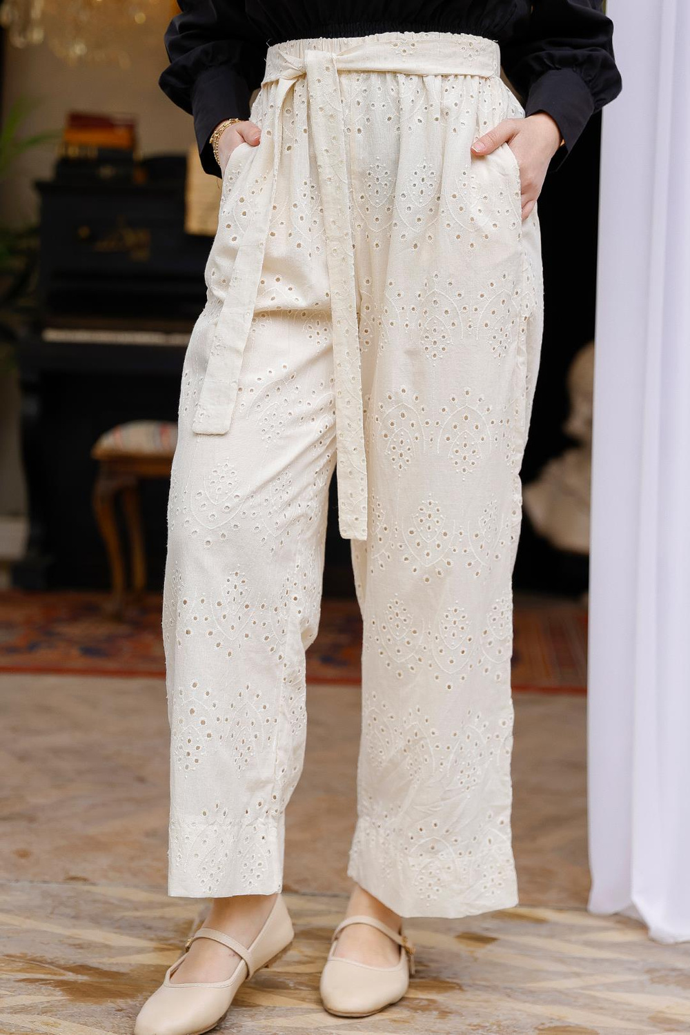 Brode Desenli Bel Bağlamalı Pantolon Krem