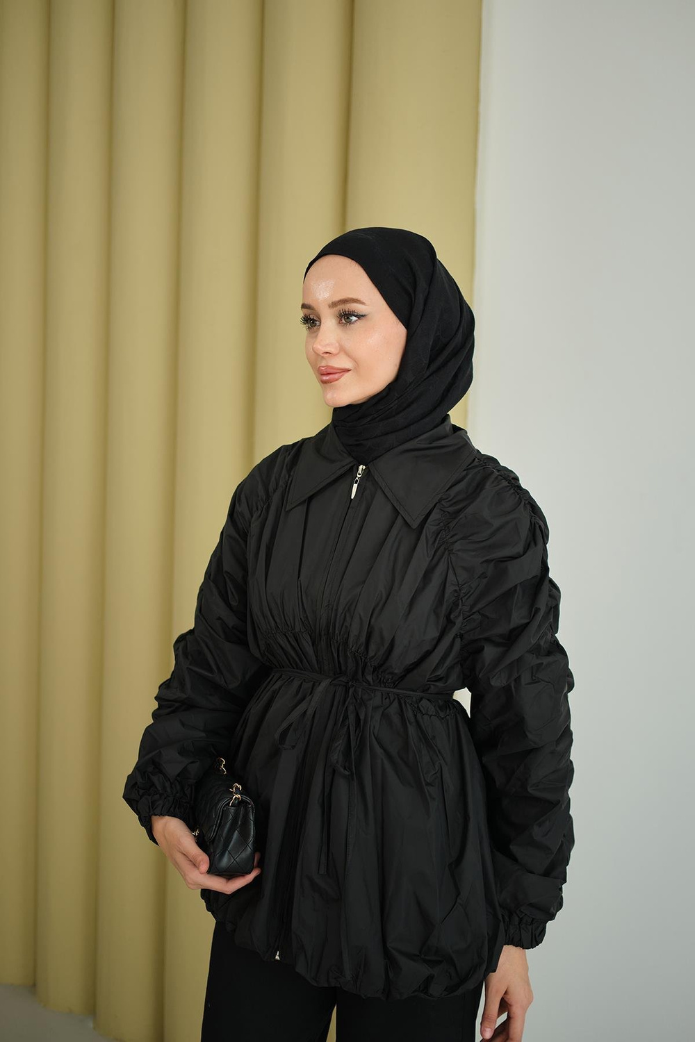 Büzgü Detay Paraşüt Ceket Siyah