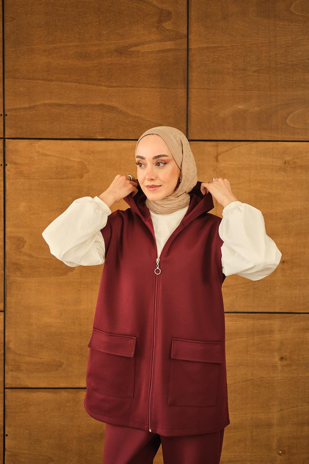 Çift Cepli Kapüşonlu Yelekli Takım Bordo