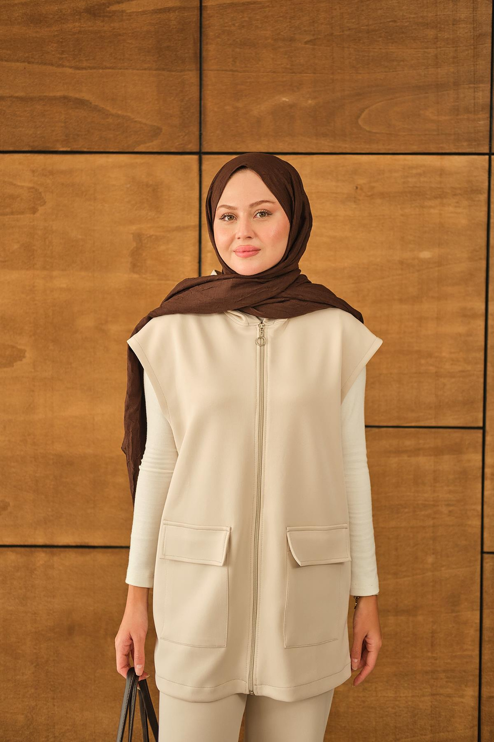 Çift Cepli Kapüşonlu Yelekli Takım Krem
