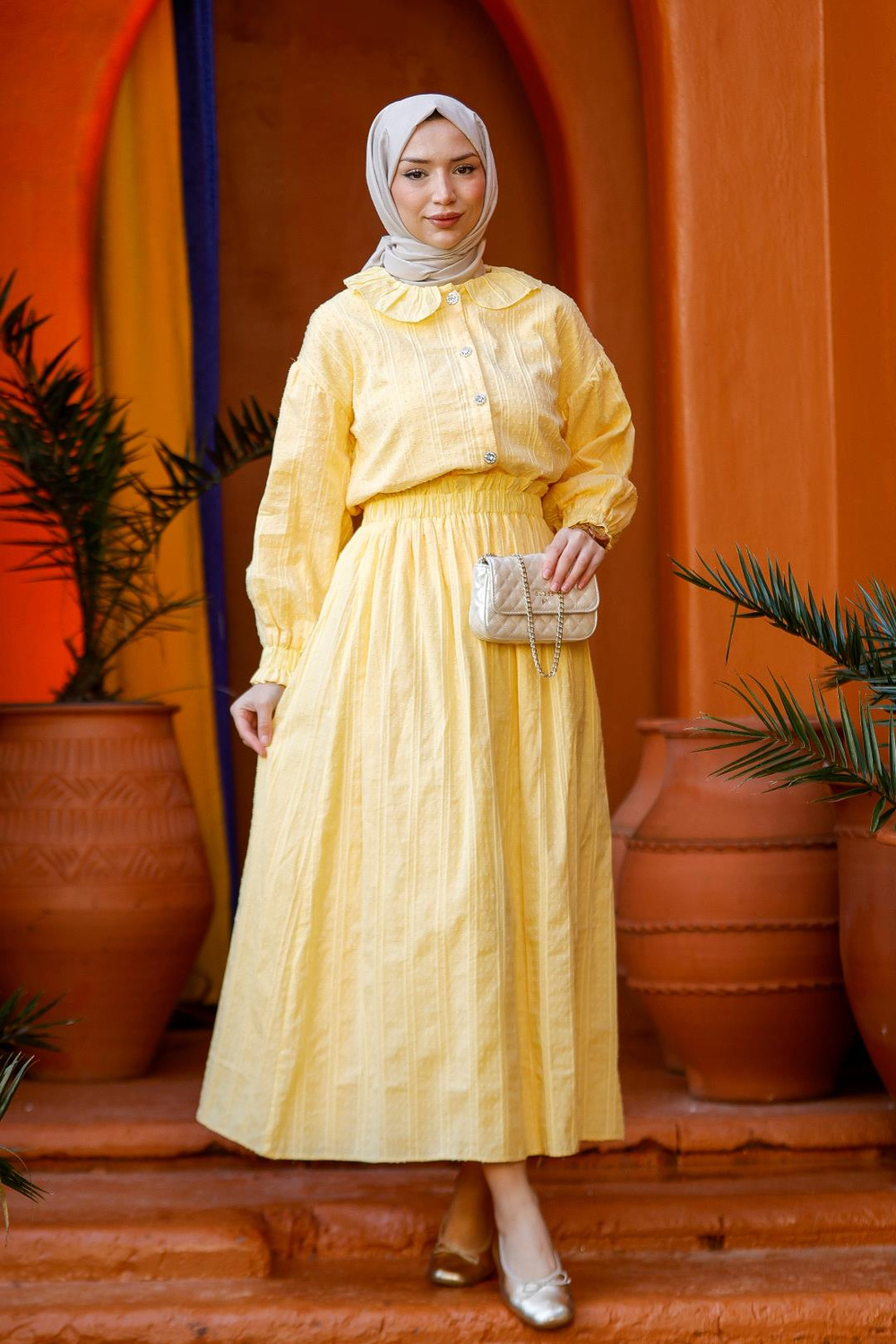 Çizgi Detay Gömlekli Takım Sarı