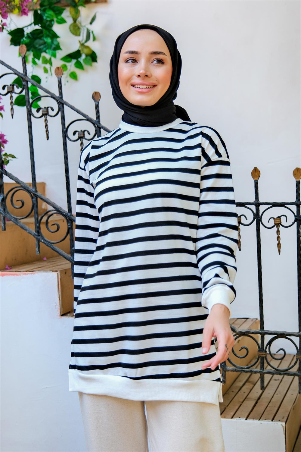 Çizgi Detaylı Tunik Siyah