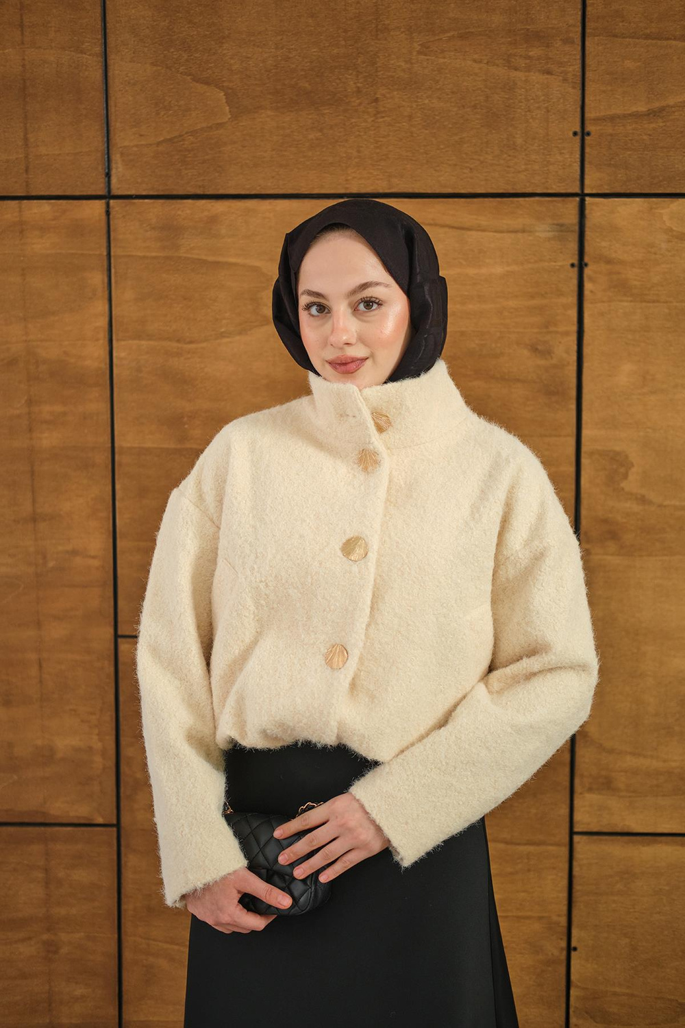 Düğmeli Kısa Keçe Kaban Ekru