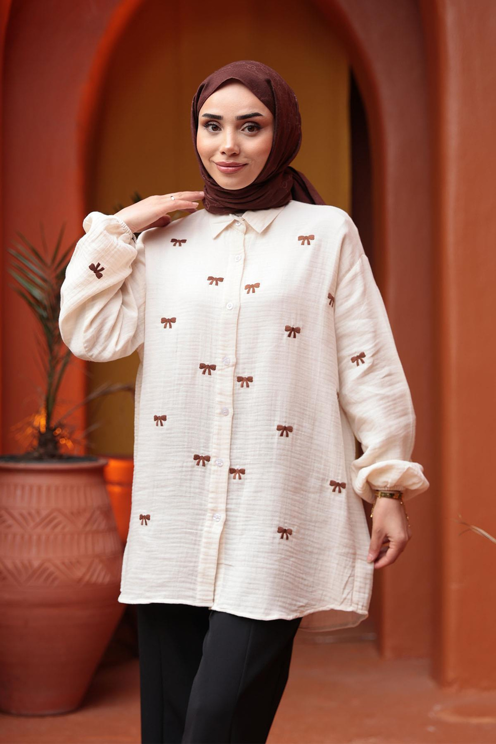 Fiyonk Nakış Detaylı Gömlek Krem