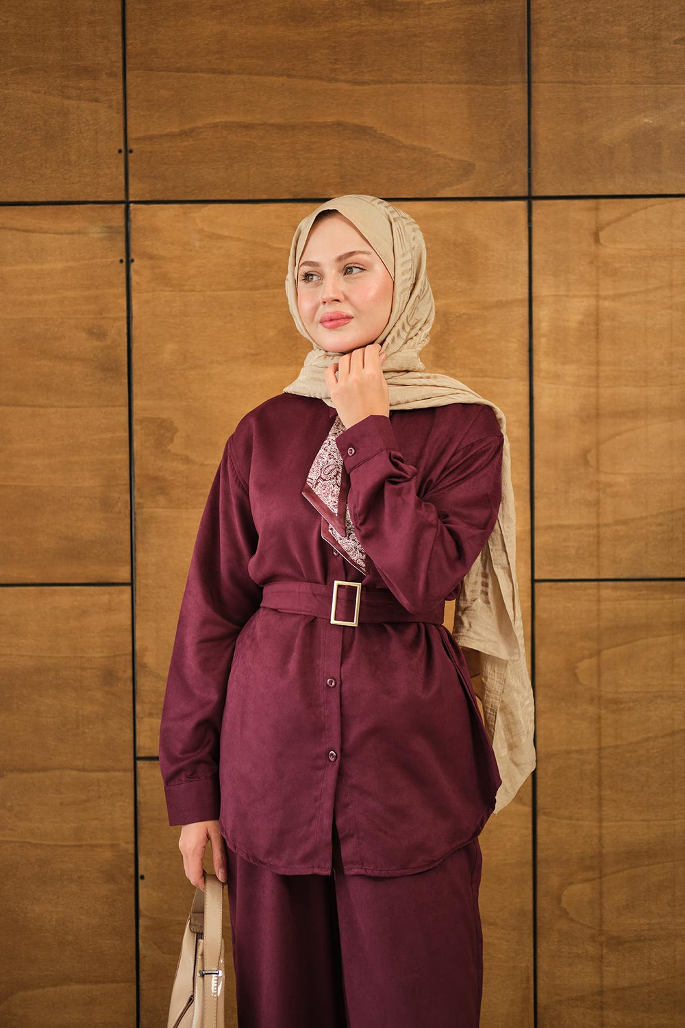 Fularlı Gömlekli Takım Mürdüm