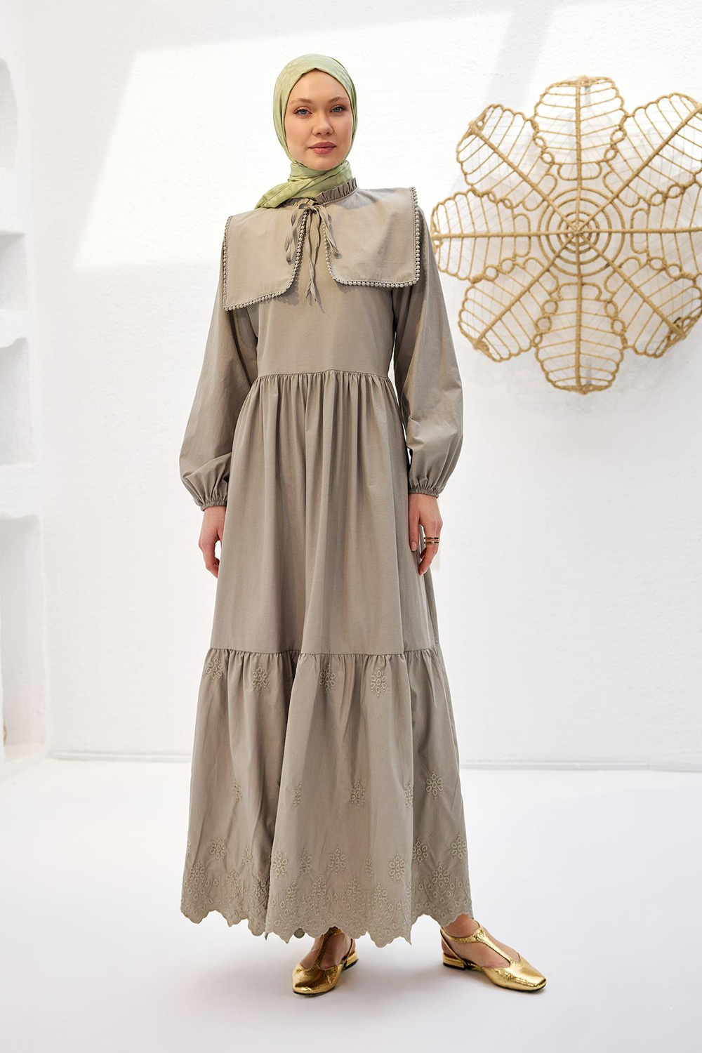 Gemici Yaka Brode Detaylı Elbise Küf Yeşil