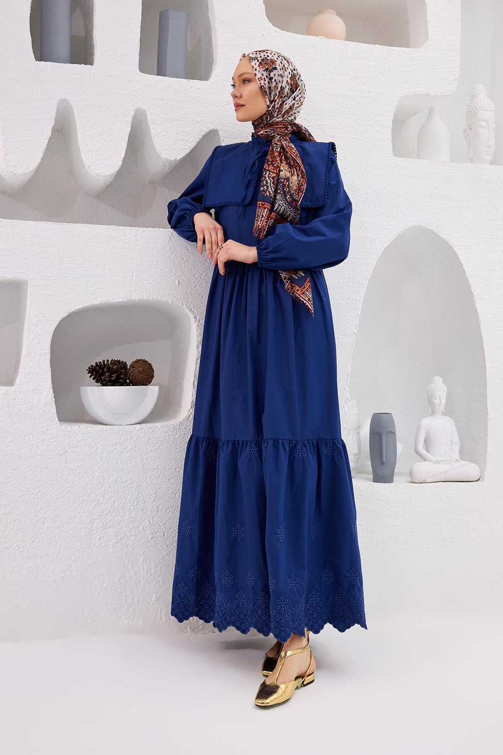 Gemici Yaka Brode Detaylı Elbise Lacivert