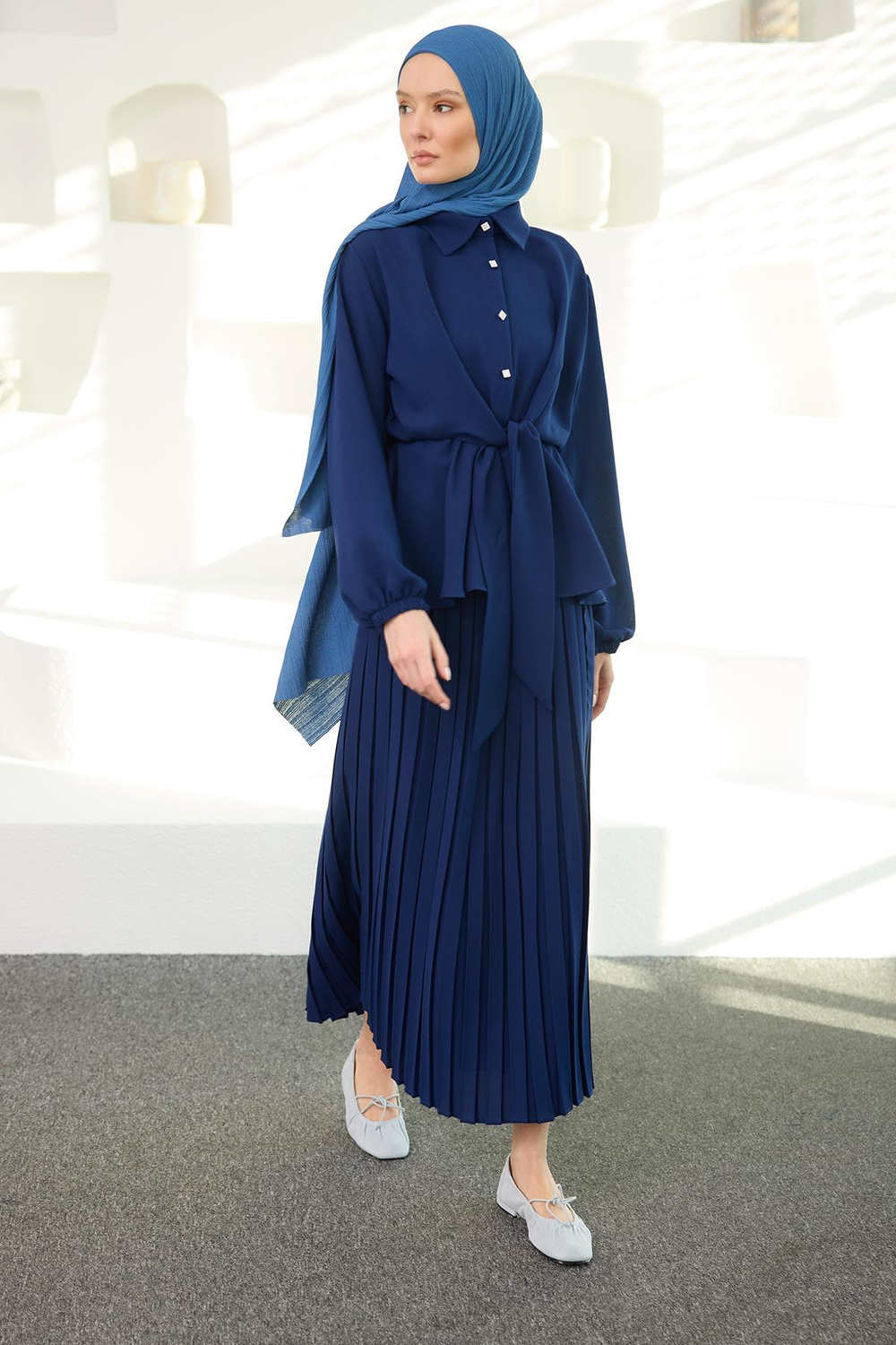 Gömleği Bağlama Detaylı Takım Lacivert