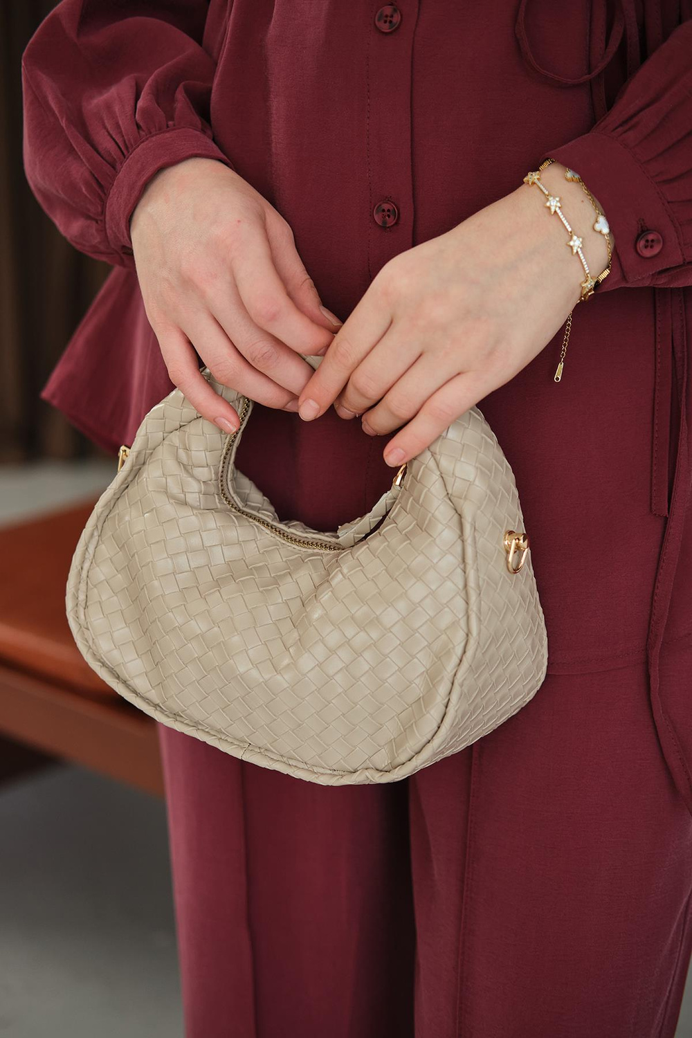 İşlemeli Gold Detay Çanta Vizon