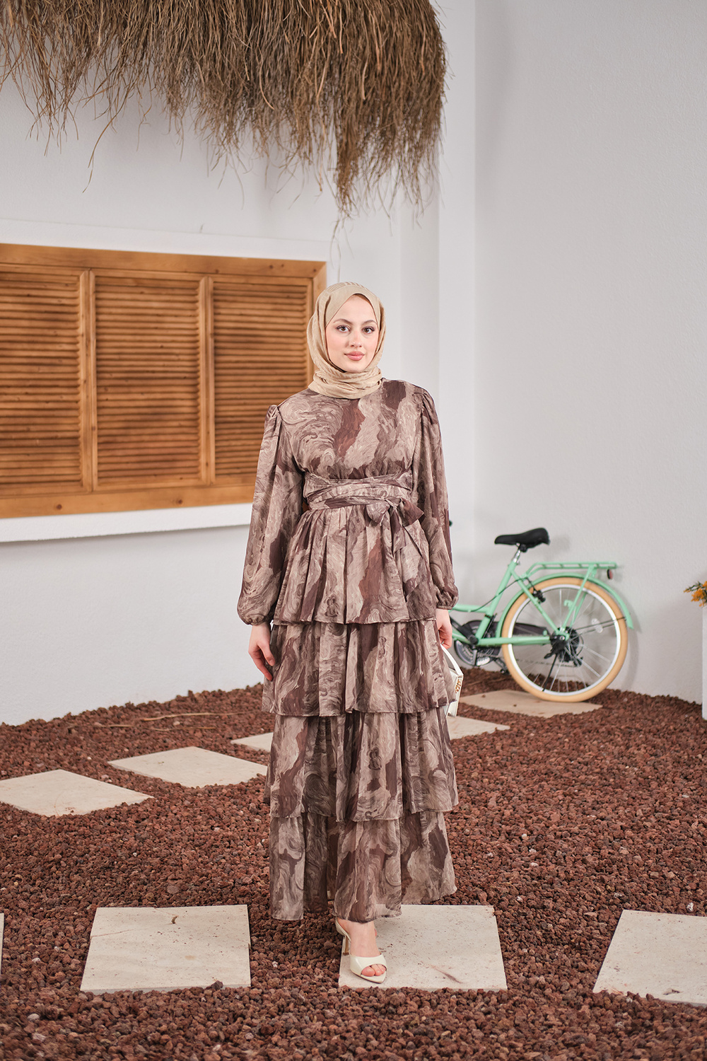 Kat Kat Detay Kuşaklı Astarlı Şifon Elbise Kahverengi