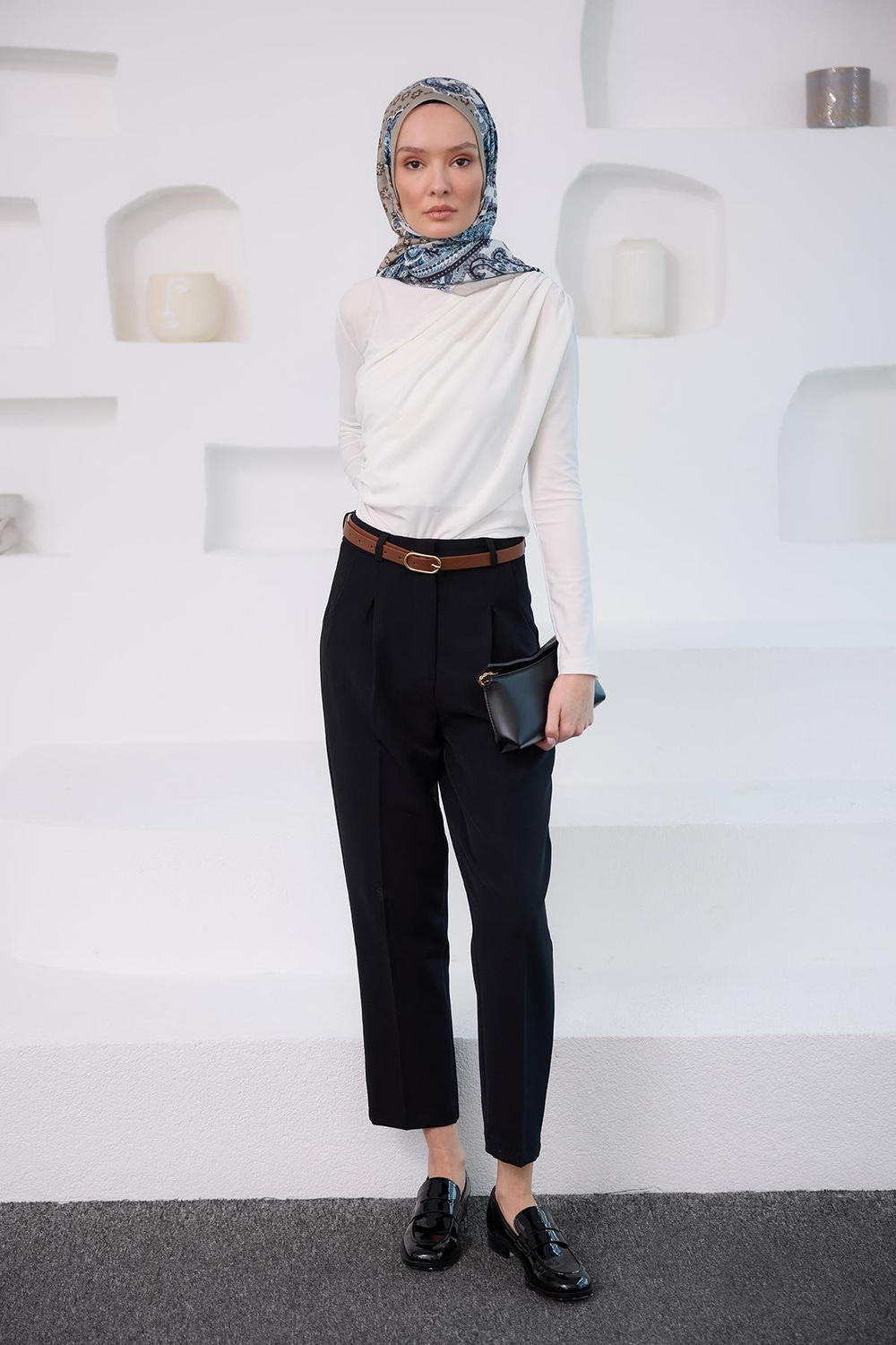 Kemerli Yüksek Bel Kumaş Pantolon Siyah