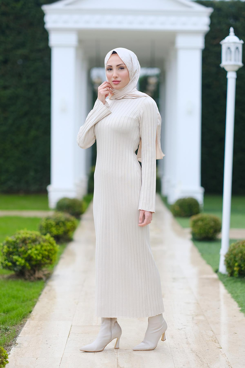 Kendinden Desenli Triko Elbise Krem