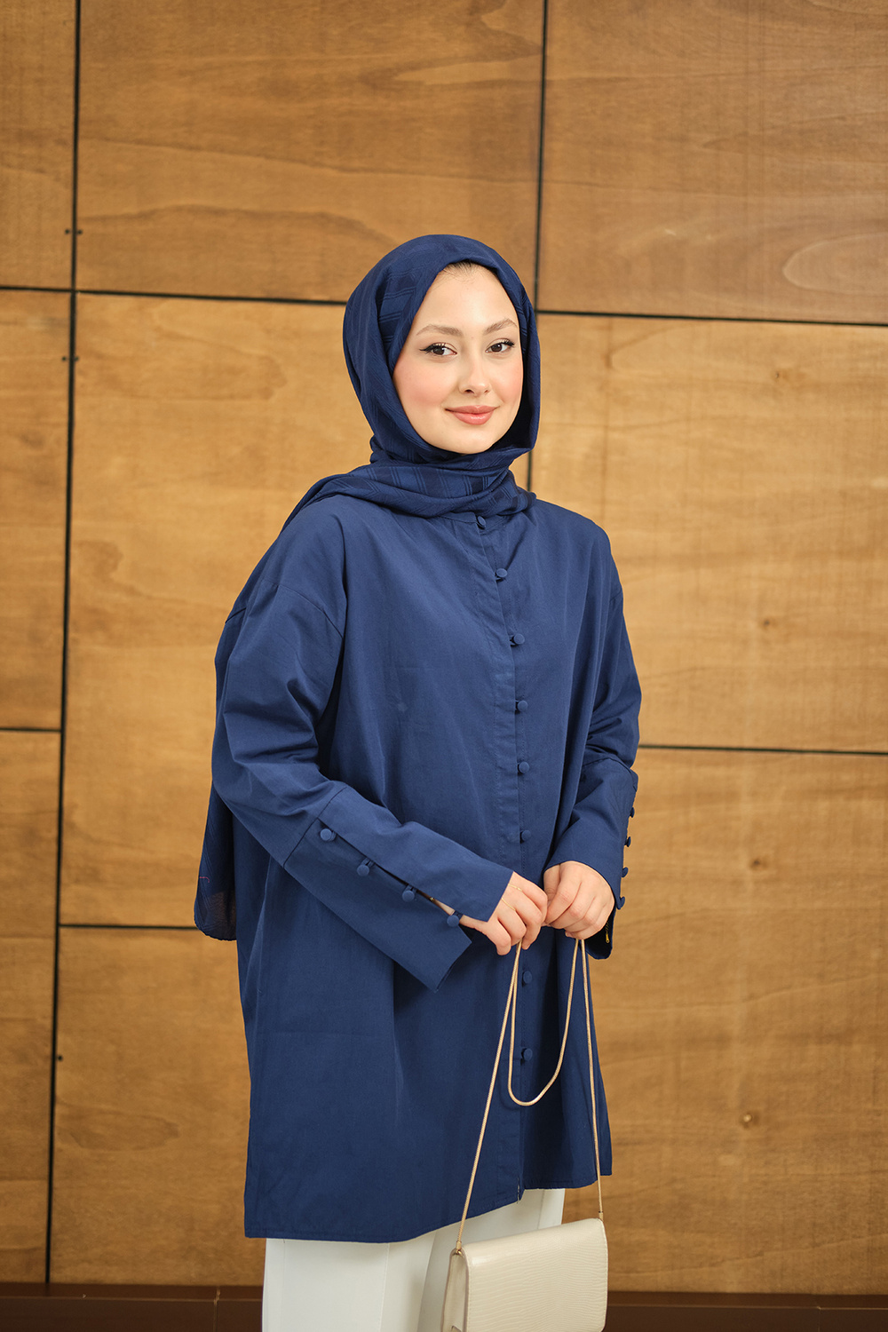 Kol Manşetli Düğme Detaylı Gömlek Lacivert