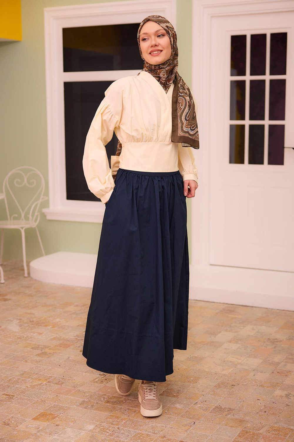 Kontrast Renkli Bluzlu Takım Bej