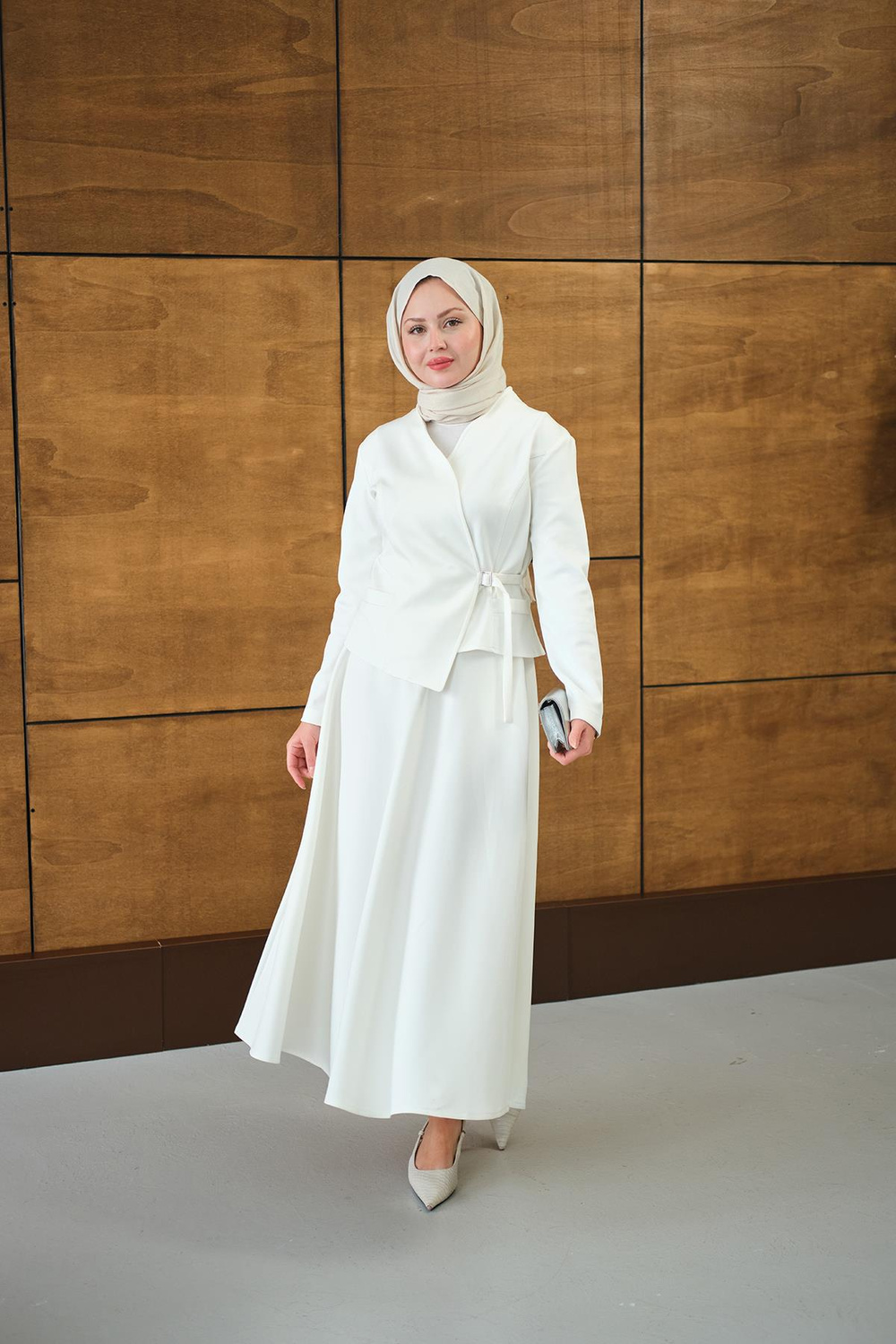 Kruvaze Yaka Takım Beyaz