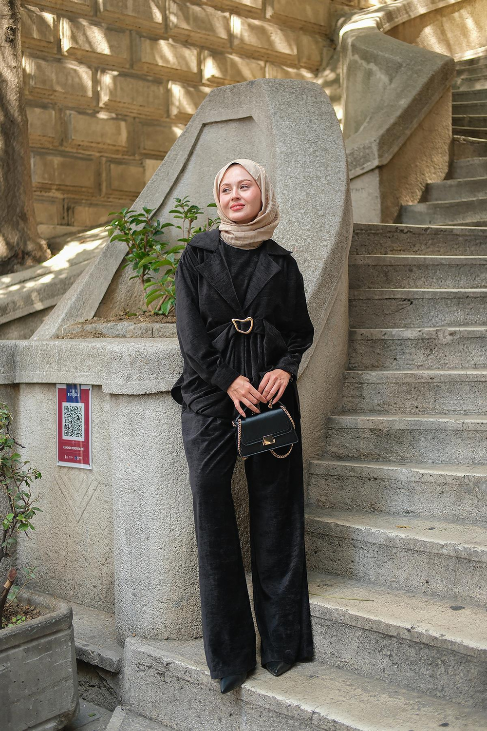 Musleya Önü Pile Detay Süet Takım Siyah