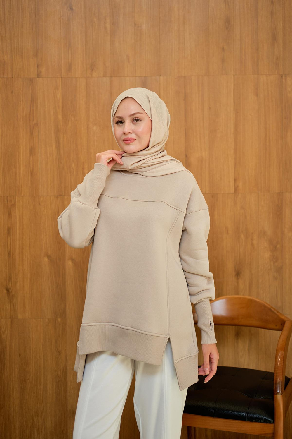 Ön Yırtmaç Ve Parmak Detaylı Sweat Taş