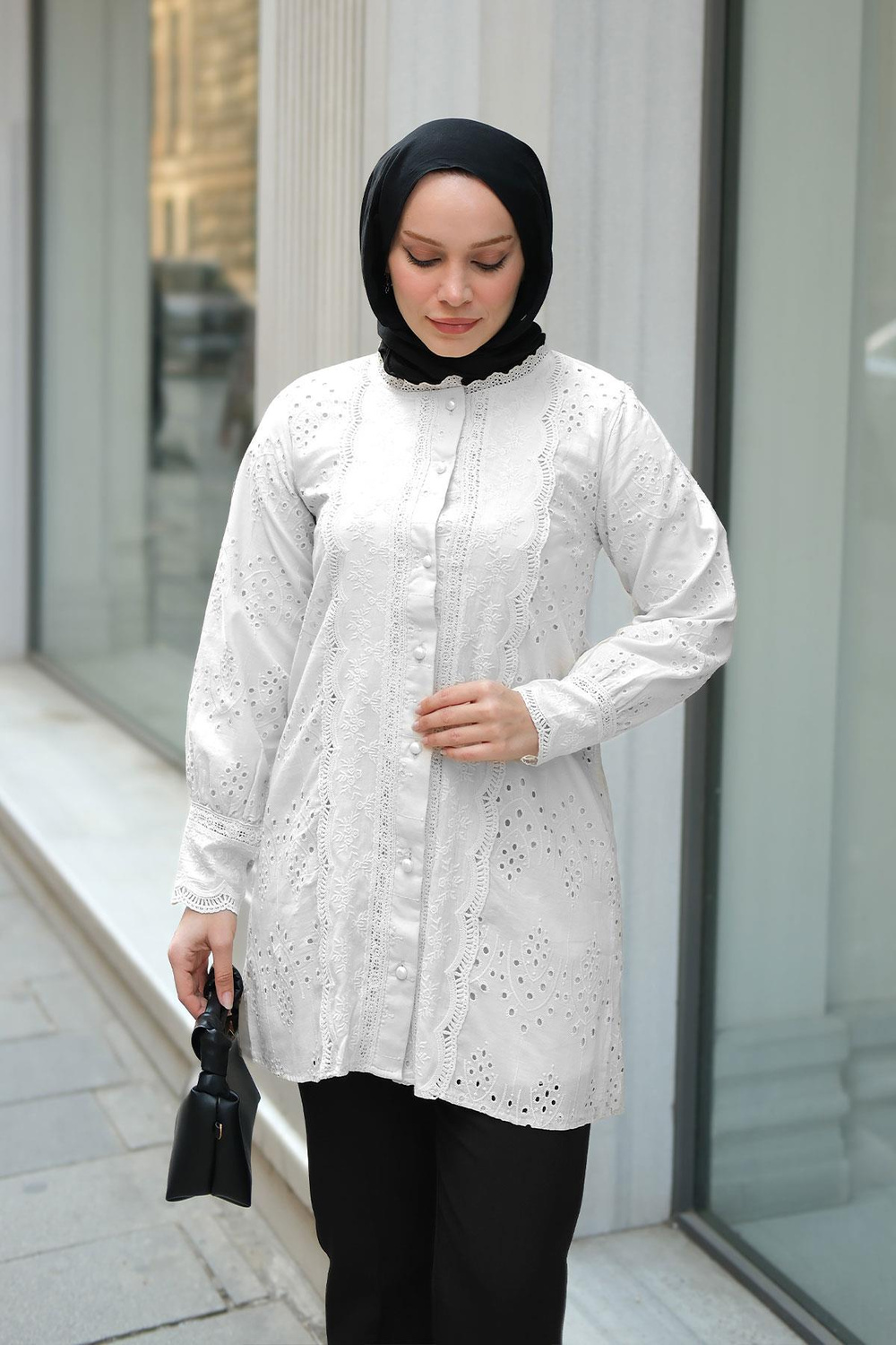 Önü Güpür Detaylı Oversize Gömlek Beyaz